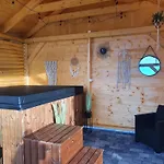 Dw Kinga & Na Granicznej Z Jacuzzi Tatil Evi