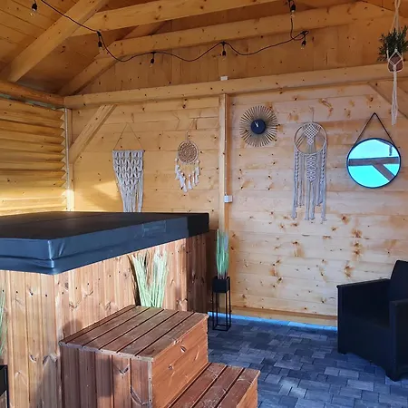 Dw Kinga & Na Granicznej Z Jacuzzi 別荘